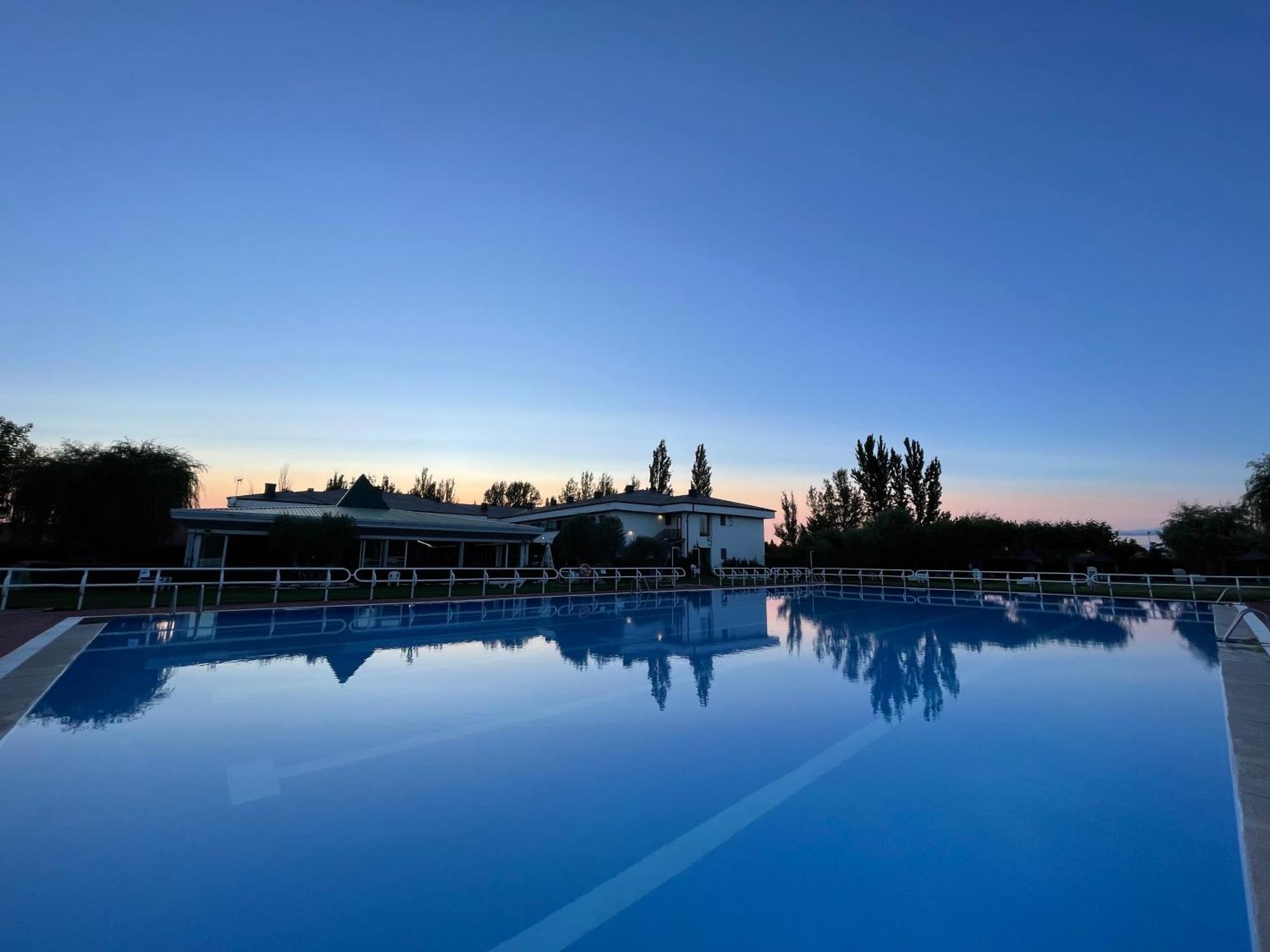 Hotel Valjunco فالنسيا دي دون خوان المظهر الخارجي الصورة